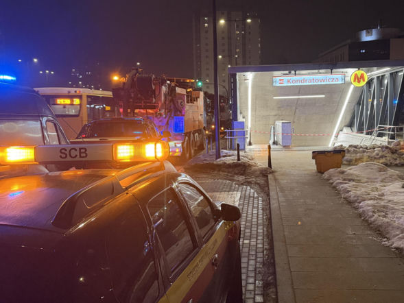 Stacja metra w Warszawie zamknięta. Doszło do wycieku wody ze ściany!