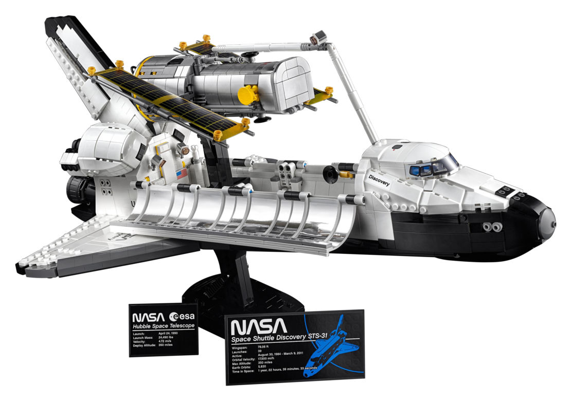 NASA Space Shuttle Discovery 