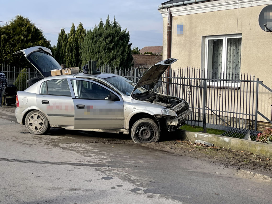 Oplem kierował 64-latek, który w imieniu gminnej firmy rozwoził koresopondencję mieszkańcom 