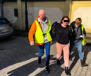 Dwa gołębie na grobie zamordowanych przez córkę rodziców. Ten znak poruszył Ostródę