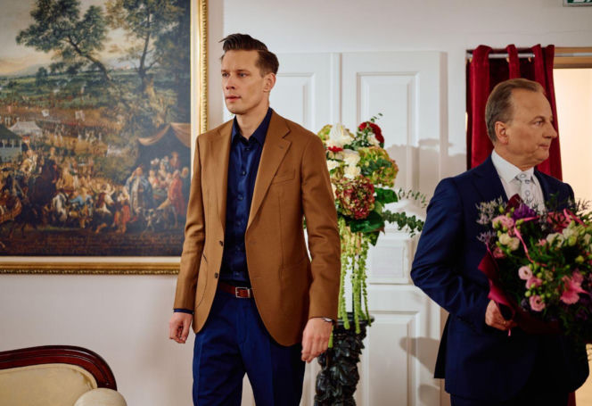 Na Wspólnej, odcinek 4174: Prowokacja Kaliny w dniu ślubu kończy się dramatycznym upadkiem ze schodów - ZDJĘCIA