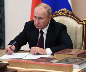 Putin ma Parkinsona? Odda władzę w styczniu. Szokujące plotki
