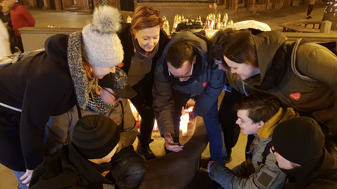 Torunianie nagrali kondolencje dla rodziny Pawła Adamowicza i gdańszczan