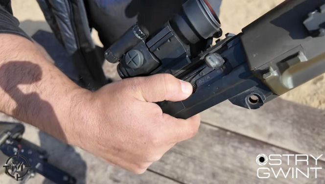 Karabin SIG 553 - niezawodność Kałasznikowa w szwajcarskim wydaniu