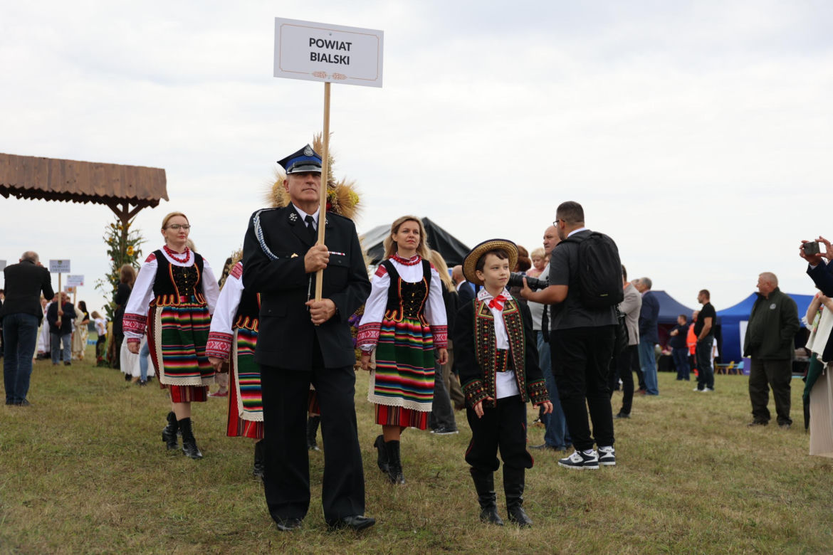 Korowód dożynkowy na dożynkach wojewódzkich 2025 w Świdniku