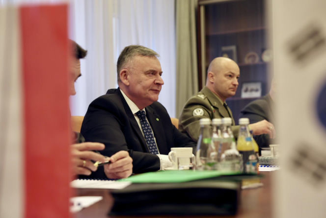 Polonizacja czołgów K2 i wyrzutni Homar-K. Wiceminister Bejda spotkał się z Ambasadorem Korei