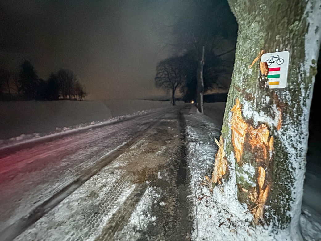 Wyciągnęli 63-letnią maszynę do odśnieżania