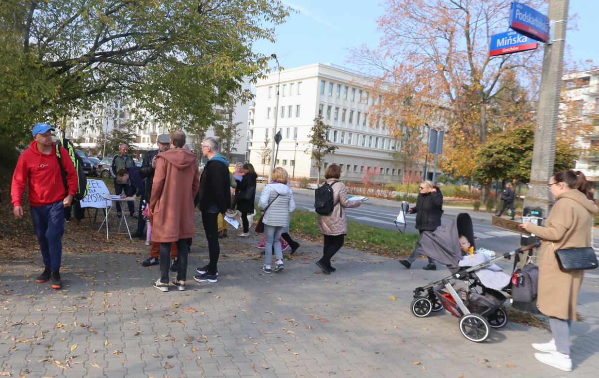 Chcemy tu park, a nie kolejny zabytek. Mieszkańcy protestowali przed torem kolarskim RKS Orzeł 