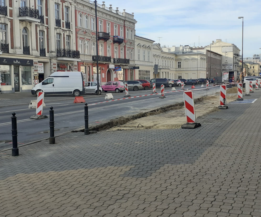 Coraz bliżej do bardziej zielonego Krakowskiego Przedmieścia. Rozpoczęły się prace