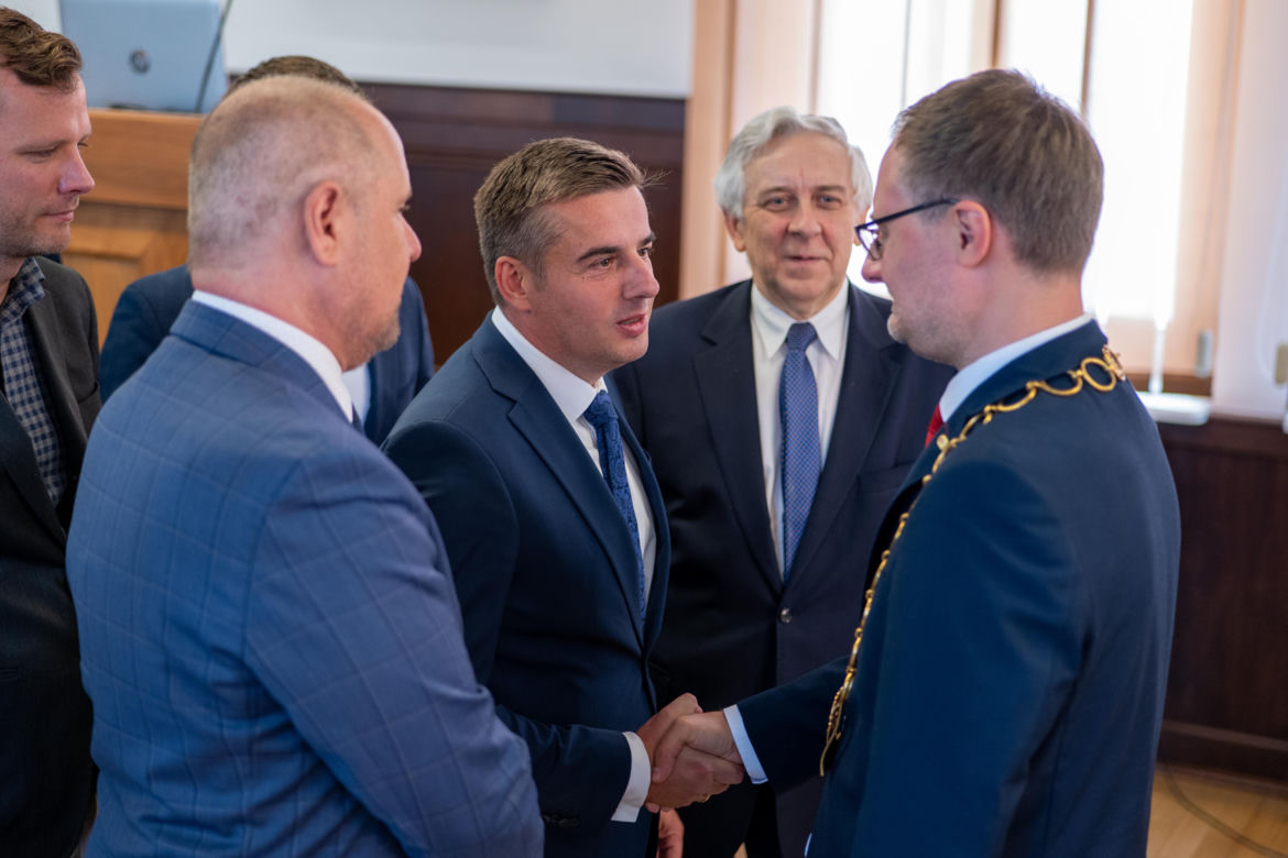 Zaprzysiężenie nowego prezydenta Zabrza. Kamil Żbikowski złożył ślubowanie i zwrócił się do mieszkańców