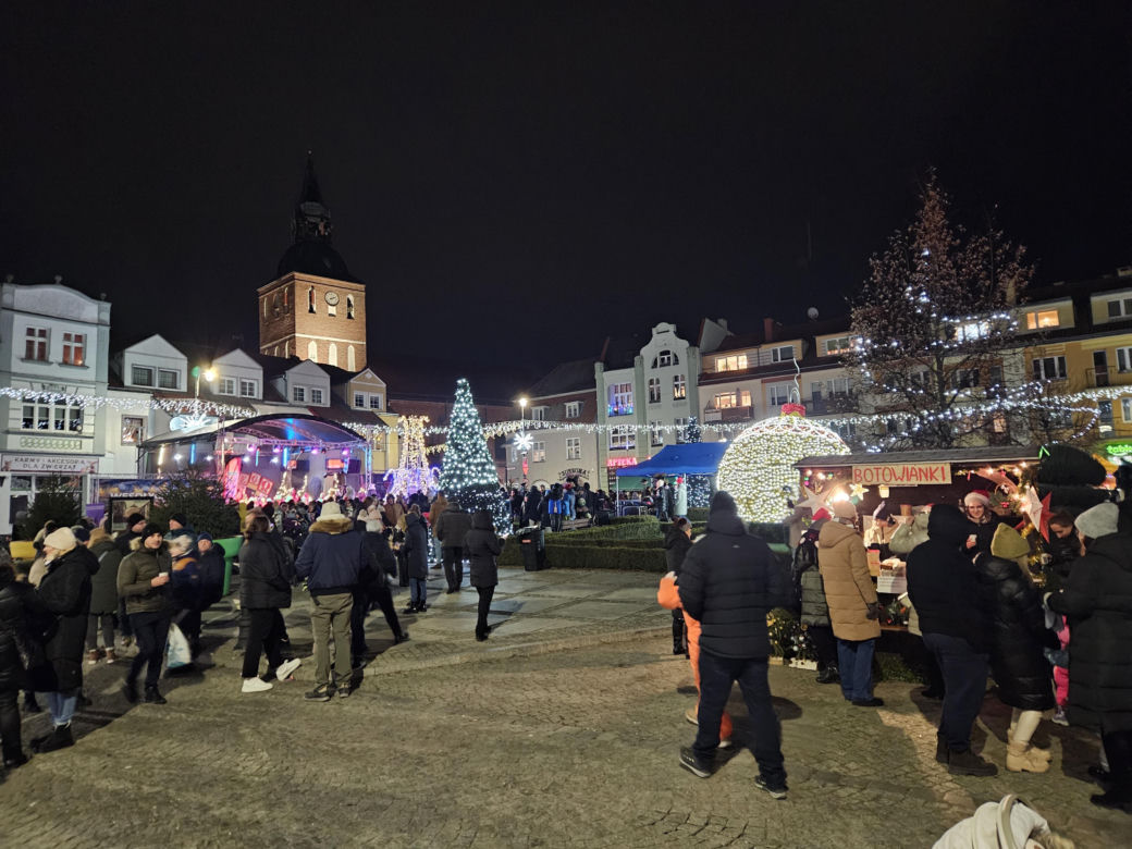 Jarmark Świąteczny w Biskupcu. Na scenie wystąpił zespół Arka Noego [ZDJĘCIA]