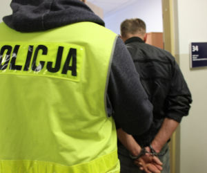 46-latek został zatrzymany przez policję za fałszywy alarm o podłożeniu ładunków wybuchowych