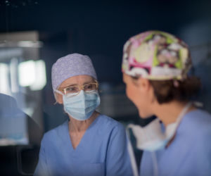 Lekarze 4 sezon odcinek 7 (odc. 46). Prof. Pekold (Anna Polony), Basia (Aleksandra Hamkało)