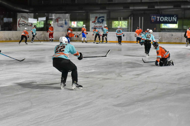 Latem trenują na łyżwach pod okiem trenerów z NHL