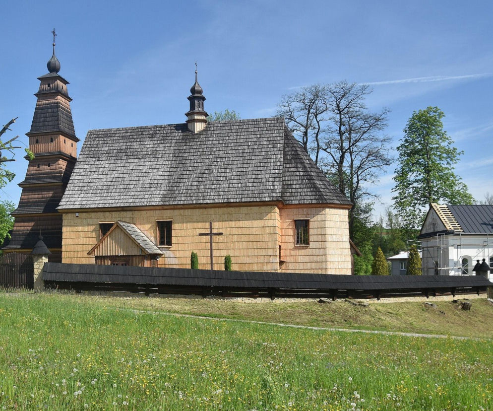 To jedna z najpiękniejszych małopolskich wsi. Kiedyś należała do biskupa 