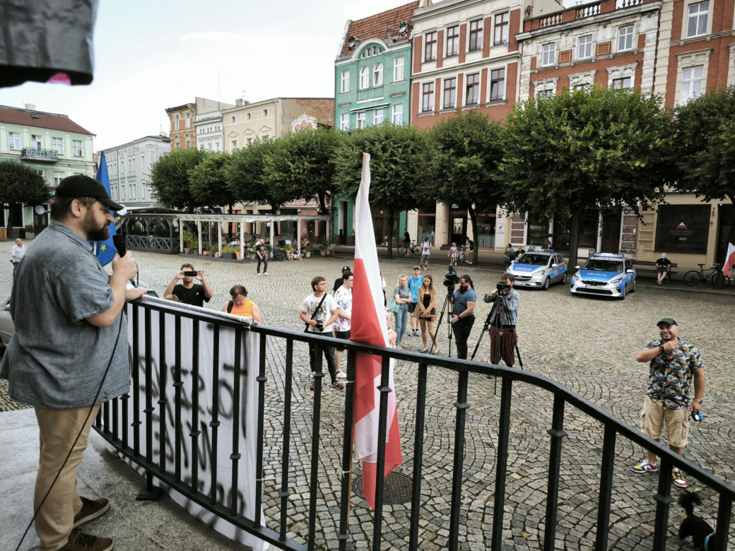 Manifestacja przeciwko niechęci do imigrantów w Lesznie 