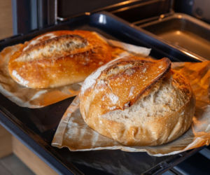 Domowe pieczywo zamiast sklepowego? Sprawdź, od czego zacząć. 5 przepisów!