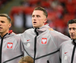 Anna Lewandowska z teściową i jej partnerem na meczu Polska - Bośnia