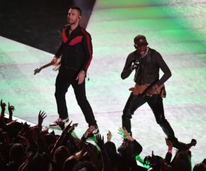 Maroon 5 i Adam Levine podczas Super Bowl 2019