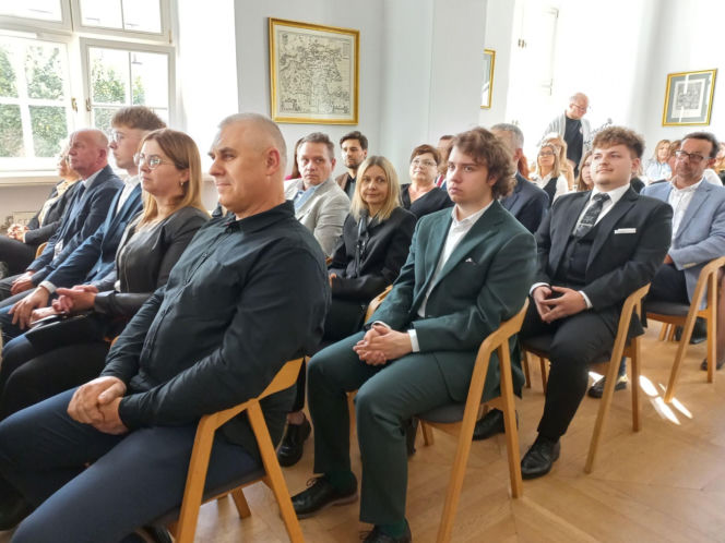 Dwadzieścioro młodych zdolnych. W Lesznie wręczono Laury Oświaty