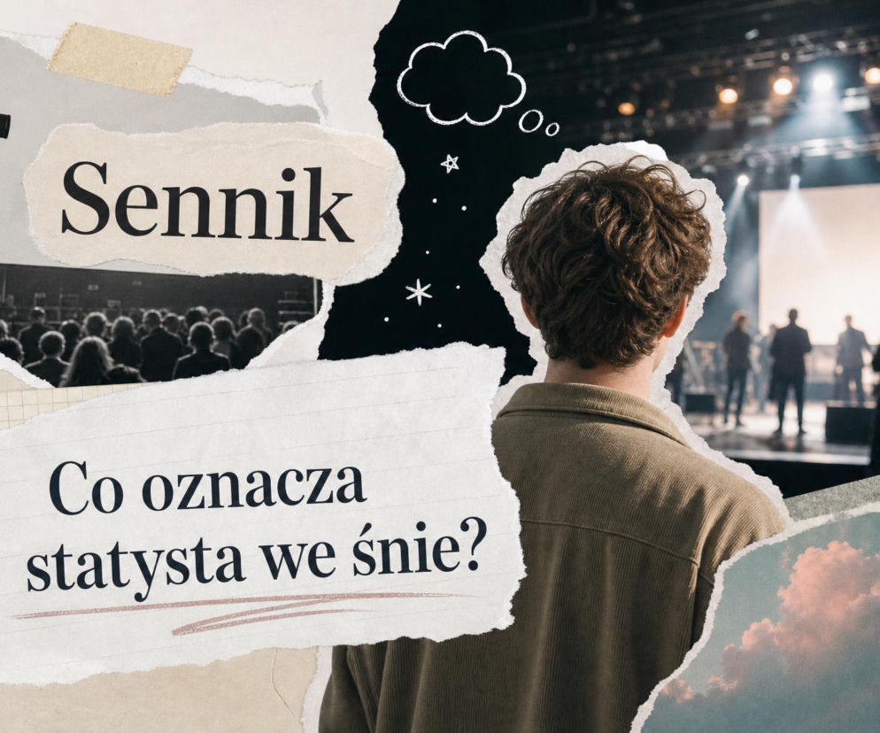 Mężczyzna tyłem na tle sceny. Obok miniatury tłumu i chmur. O znaczeniu snu o statyście przeczytasz na SE.
