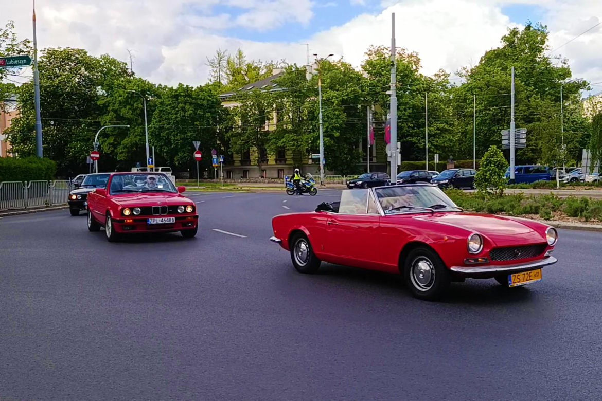 Parada zabytkowych pojazdów w Szczecinie