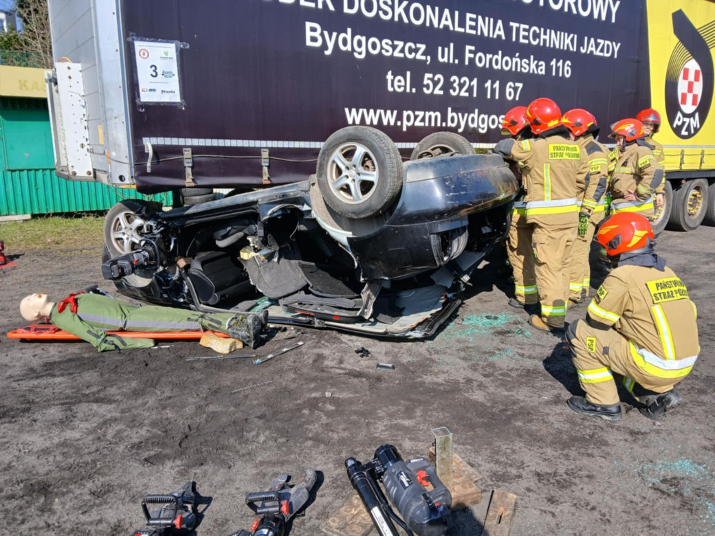 Wszystko było jak podczas prawdziwej akcji. Strażacy w Bydgoszczy dali pokaz swoich umiejętności