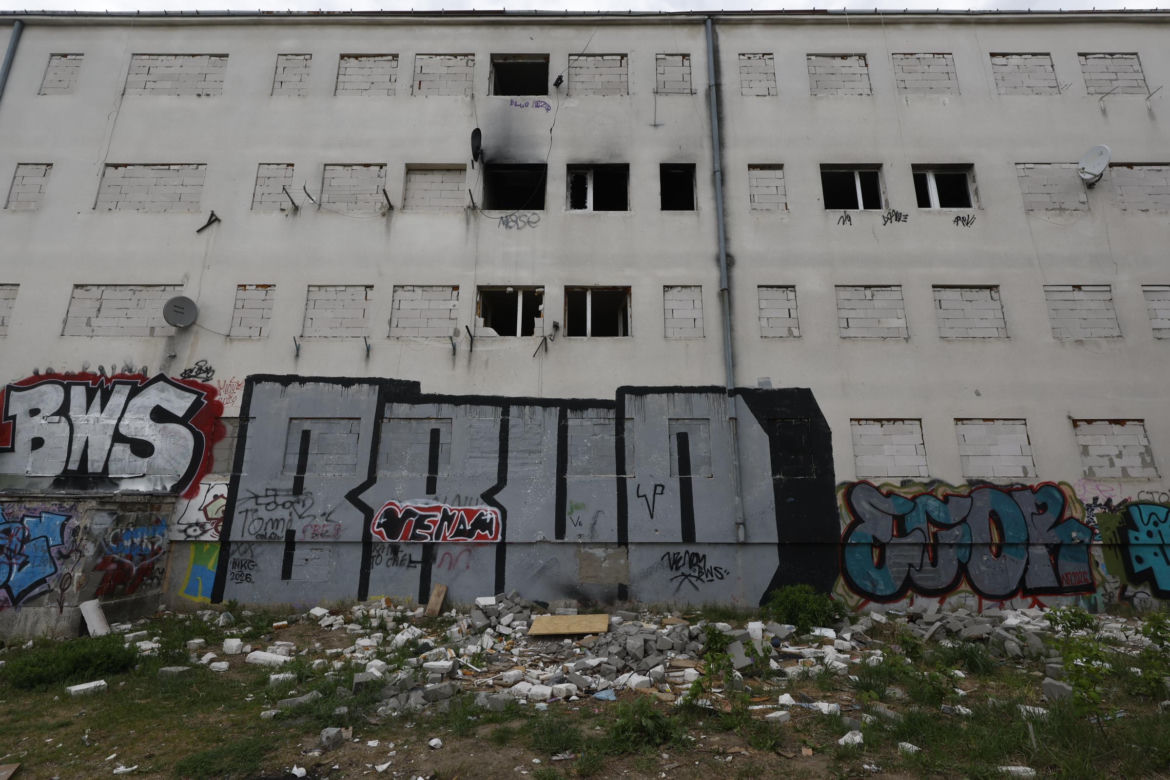 „Czarnobyl” Warszawy zniknie z mapy. „Smród, fetor i grzyb”. Tak wyglądało życie w „13 dzielnicy”