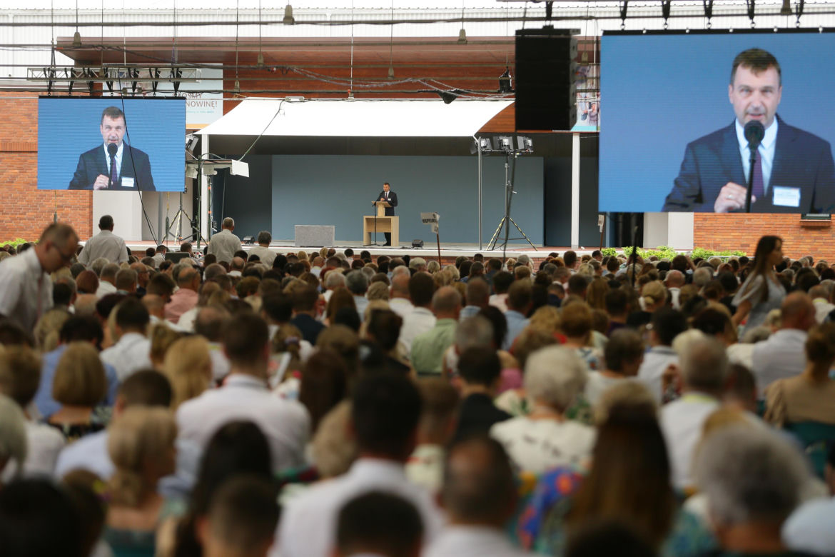 Kongres Świadków Jehowy 2024. W niedzielnych wydarzeniach wzięły udział tłumy