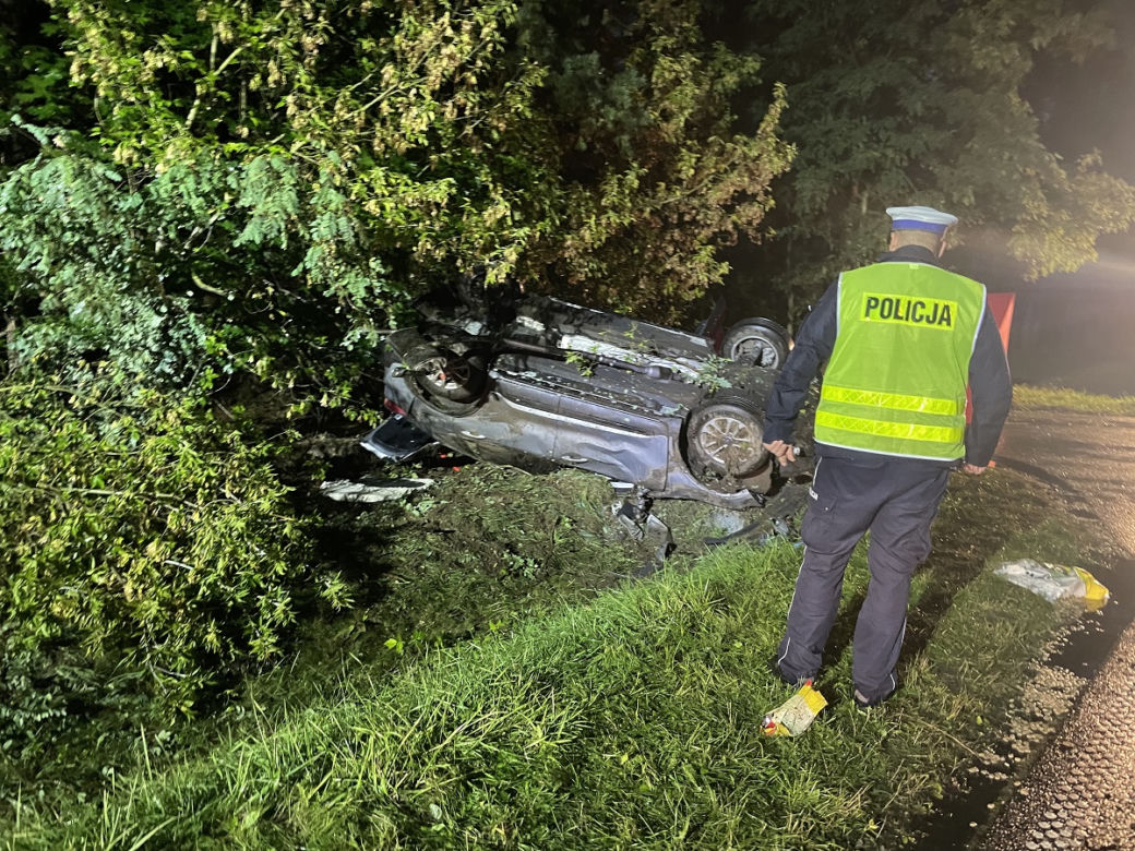 Pijany kierowca sprawcą tragicznego wypadku. Nie żyje pasażer [ZDJĘCIA]