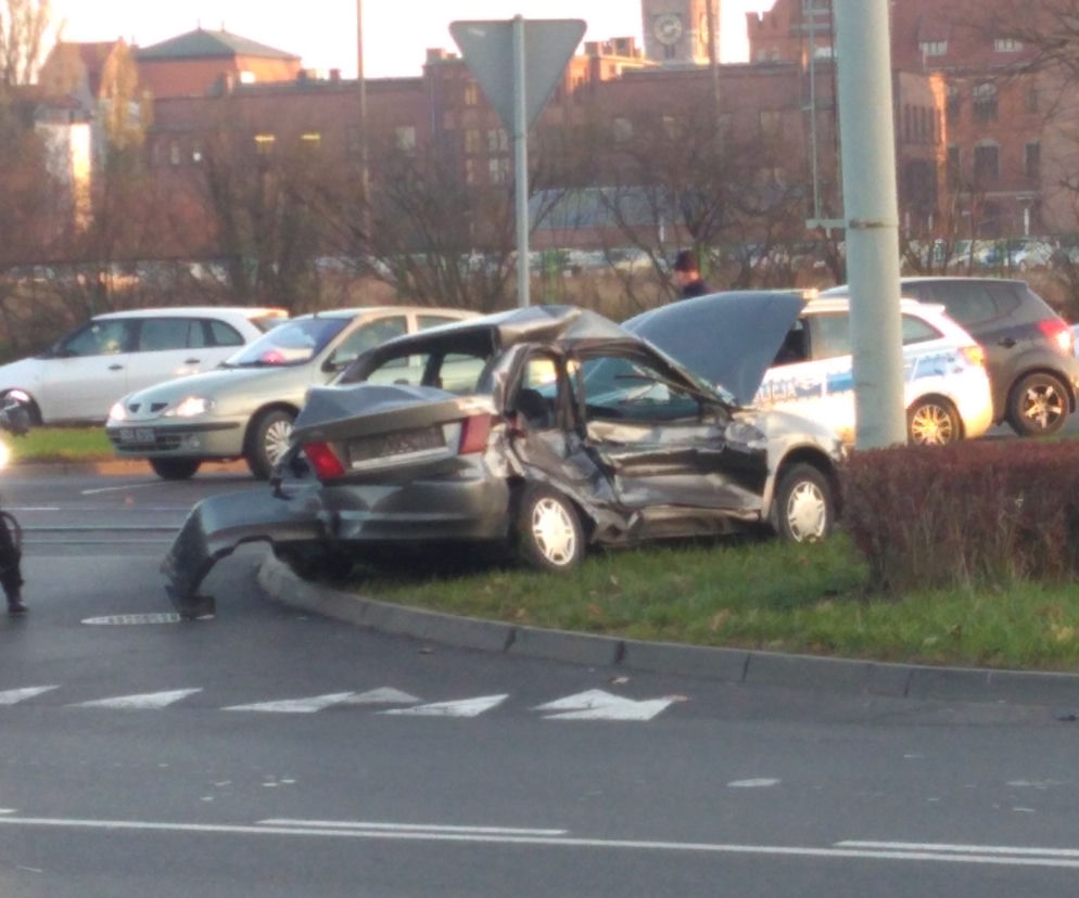 Kolizja tramwaju z samochodem ul. Czerwona Droga