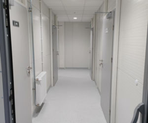 Dzieci z podstawówki w Pniewie mogą korzystać z nowej hali sportowej