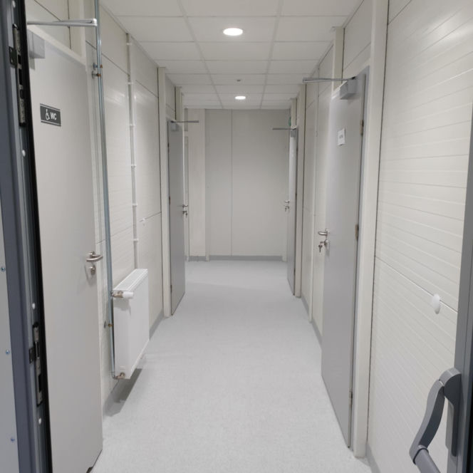 Dzieci z podstawówki w Pniewie mogą korzystać z nowej hali sportowej