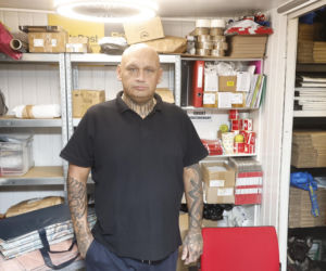 „Spalę Ci to ku*wo”. Michał boi się o rodzinę i błaga policję o pomoc.
