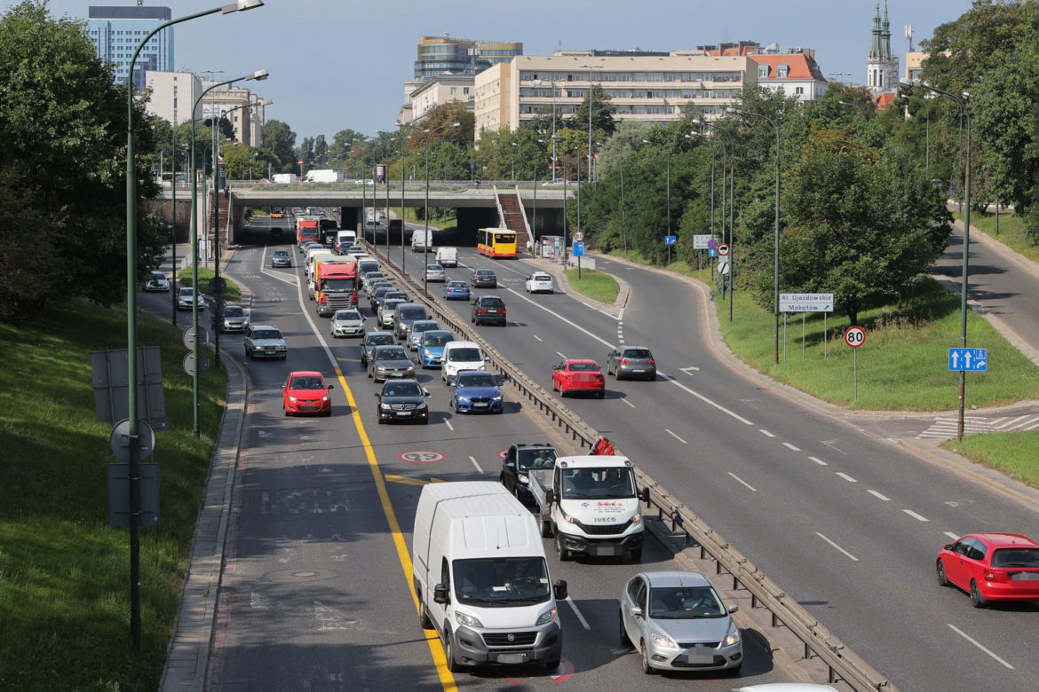 Trasa Łazienkowska stanęła. Drogowcy rozpoczęli remont