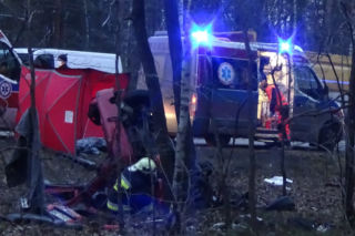 Śmiertelny wypadek w Markach! Kierujący nissanem nie miał żadnych szans [GALERIA]