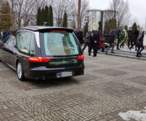 Zaszlachtował żonę i rzucił się z balkonu. Dziś wspólne pożegnanie Agnieszki i Roberta