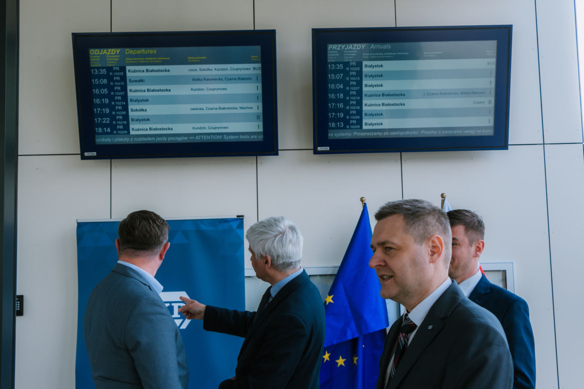 Wasilków. Otwarto nowy dworzec kolejowy, w całości zasilany energią z paneli fotowoltaicznych