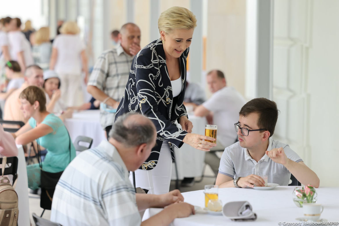 Spotkanie Pierwszej Damy z uczestnikami oraz kadrą Warsztatu Terapii Zajęciowej Caritas Diecezji Drohiczyńskiej w Bielsku Podlaskim