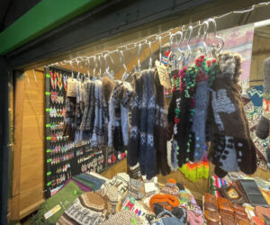 Pokémony, różowe gofry i zaskakujące różnice w cenach. Porównaliśmy łódzkie jarmarki