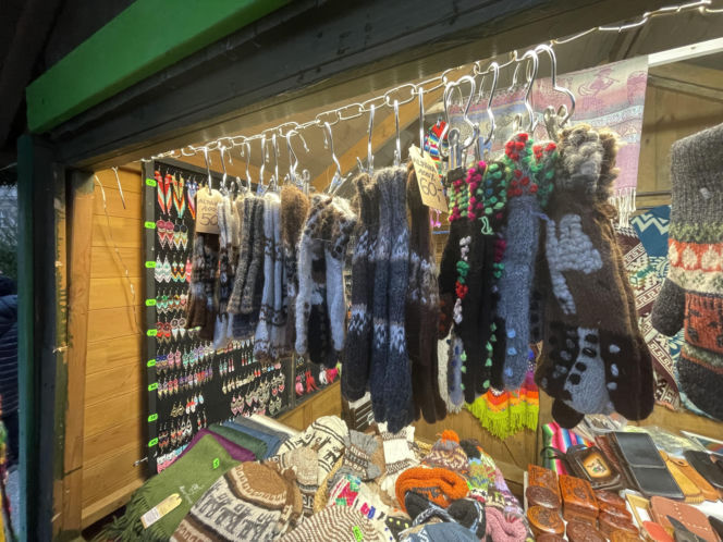 Pokémony, różowe gofry i zaskakujące różnice w cenach. Porównaliśmy łódzkie jarmarki