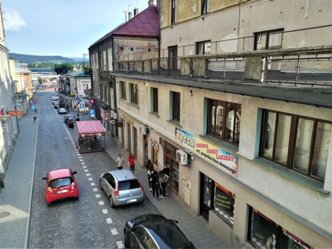 Zapłonęła w nim pierwsza na świecie uliczna lampa naftowa. To jedno z najpiękniejszych miast w Małopolsce