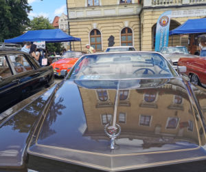 Klasyki motoryzacji na Rynku w Ostrowie Wielkopolskim