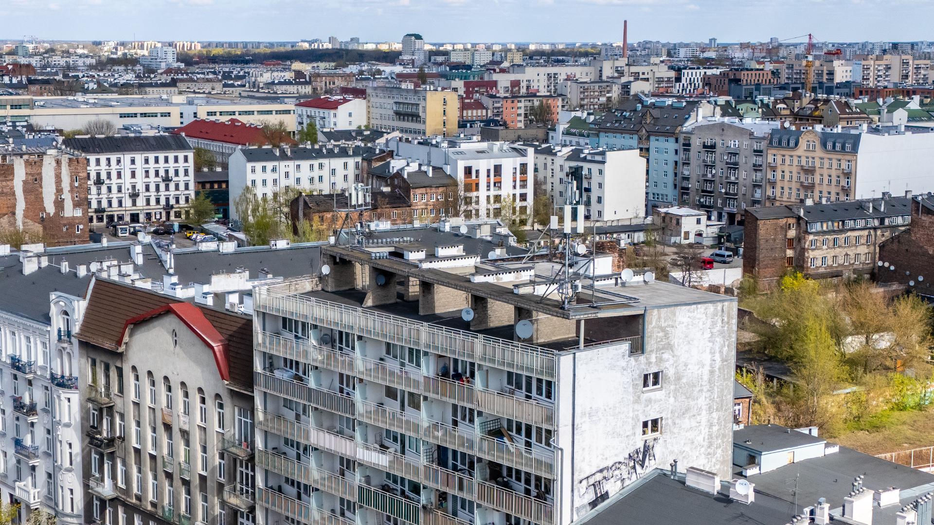 Blok przy Targowej 42 w Warszawie