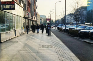 Ławki zniknęły z Alei Niepodległości