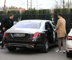 Robert Lewandowski przyjechał Mercedesem-Maybachem na zgrupowanie kadry