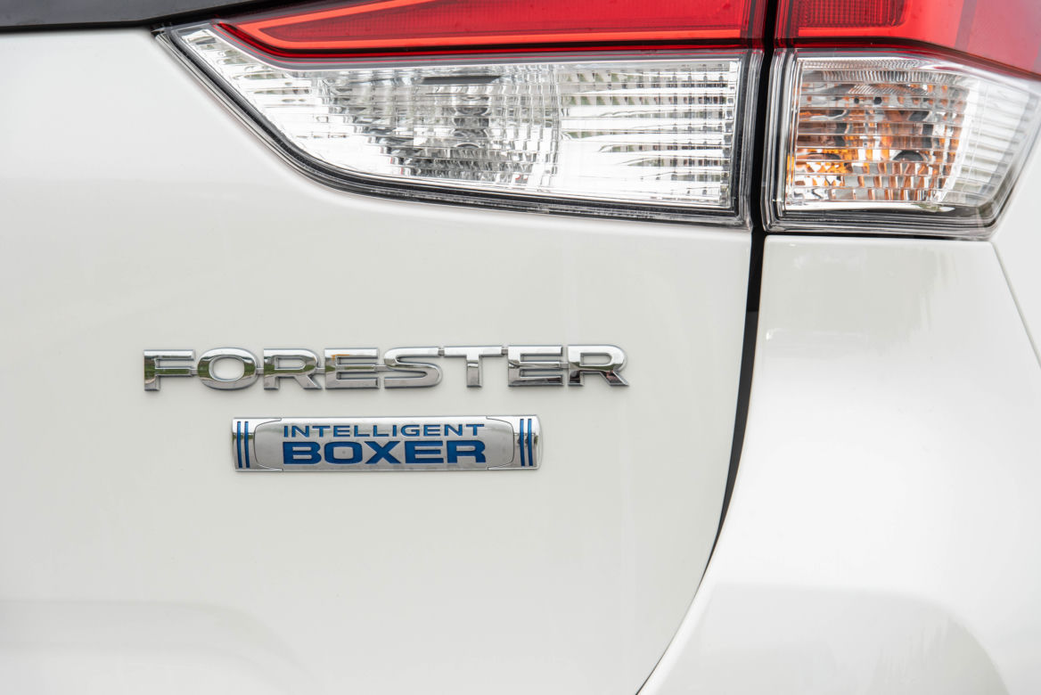 Subaru Forester e-BOXER vs Honda CR-V Hybrid