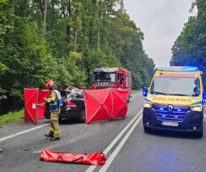 Zjechał na przeciwległy pas. Tragiczny finał wypadku na DK 11!