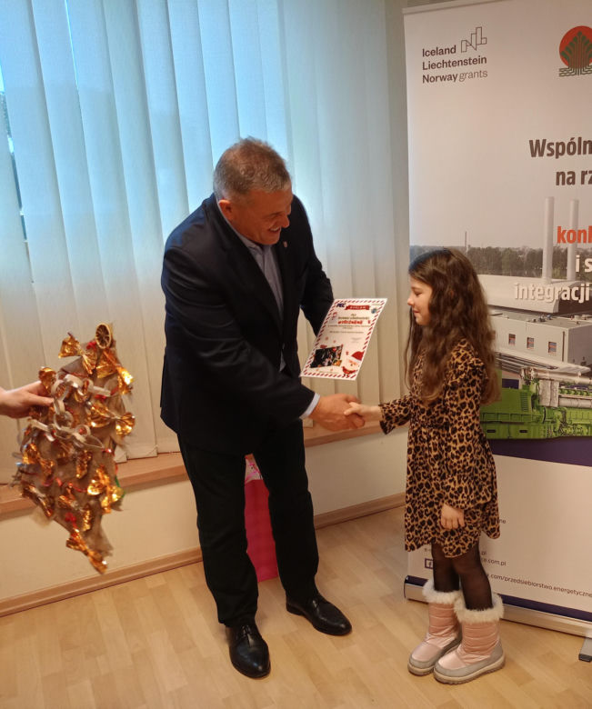 Podsumowanie konkursu na bożonarodzeniową kartkę świąteczną z recyklingu odbyło się w siedzibie Przedsiębiorstwa Energetycznego w Siedlcach