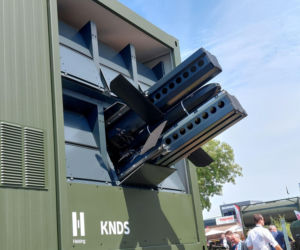 Mercedes Zetros z wyrzutnią dronów HX-2